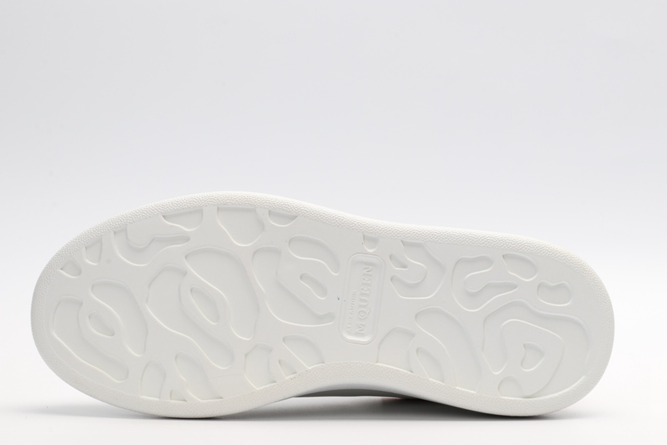 AMQ OVERSIZED SNEAKER with orange heel