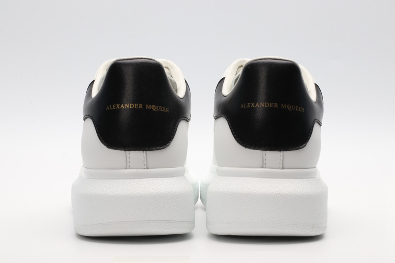 AMQ OVERSIZED SNEAKER with black heel