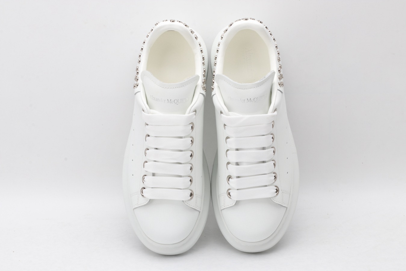 AMQ oversized white sneakers with siL*Ver-finished hammered stud