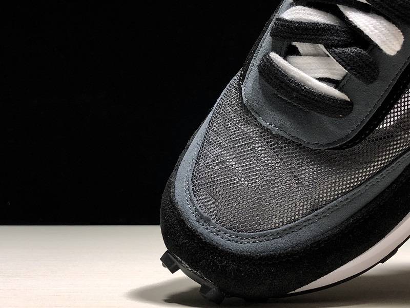Sacai x Nike LVD Waffle Daybreak BV0073-001