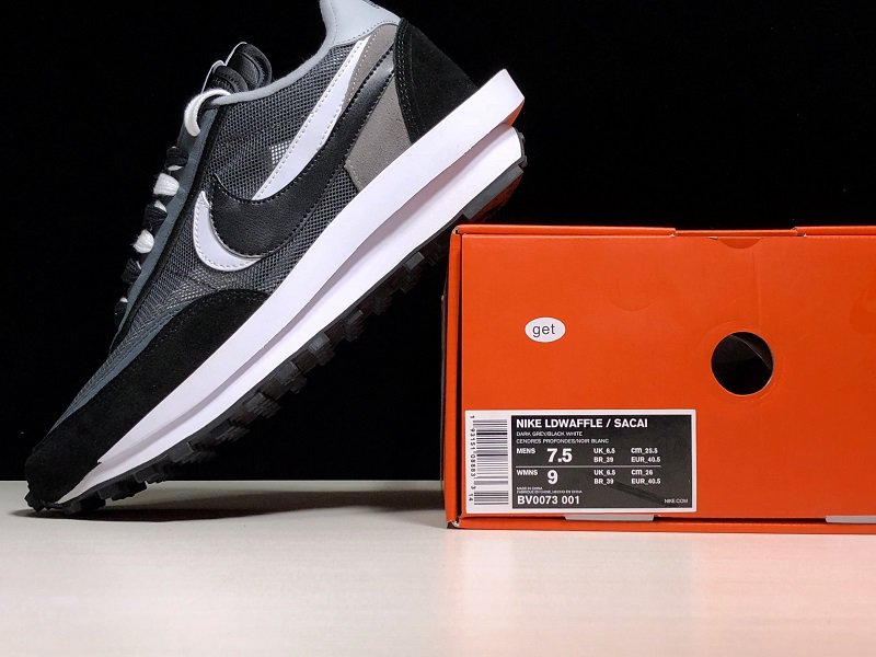 Sacai x Nike LVD Waffle Daybreak BV0073-001