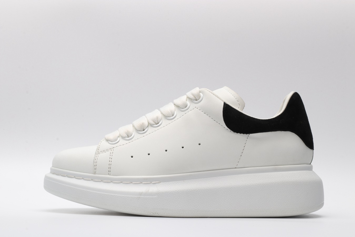 AMQ OVERSIZED SNEAKER Black