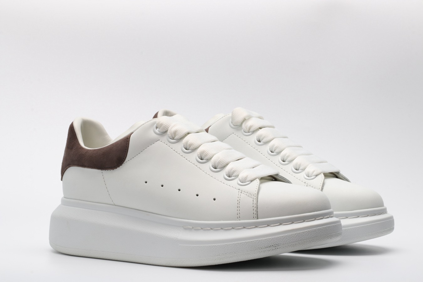 AMQ OVERSIZED SNEAKER Cafe
