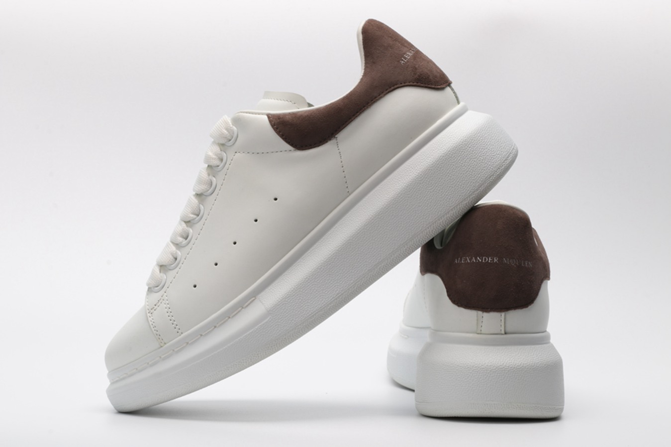 AMQ OVERSIZED SNEAKER Cafe
