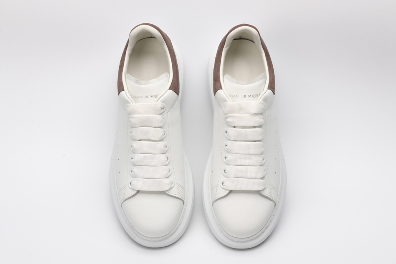 AMQ OVERSIZED SNEAKER Cafe