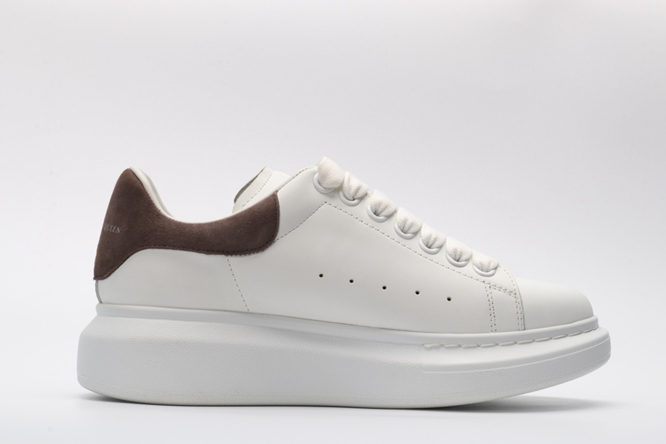 AMQ OVERSIZED SNEAKER Cafe