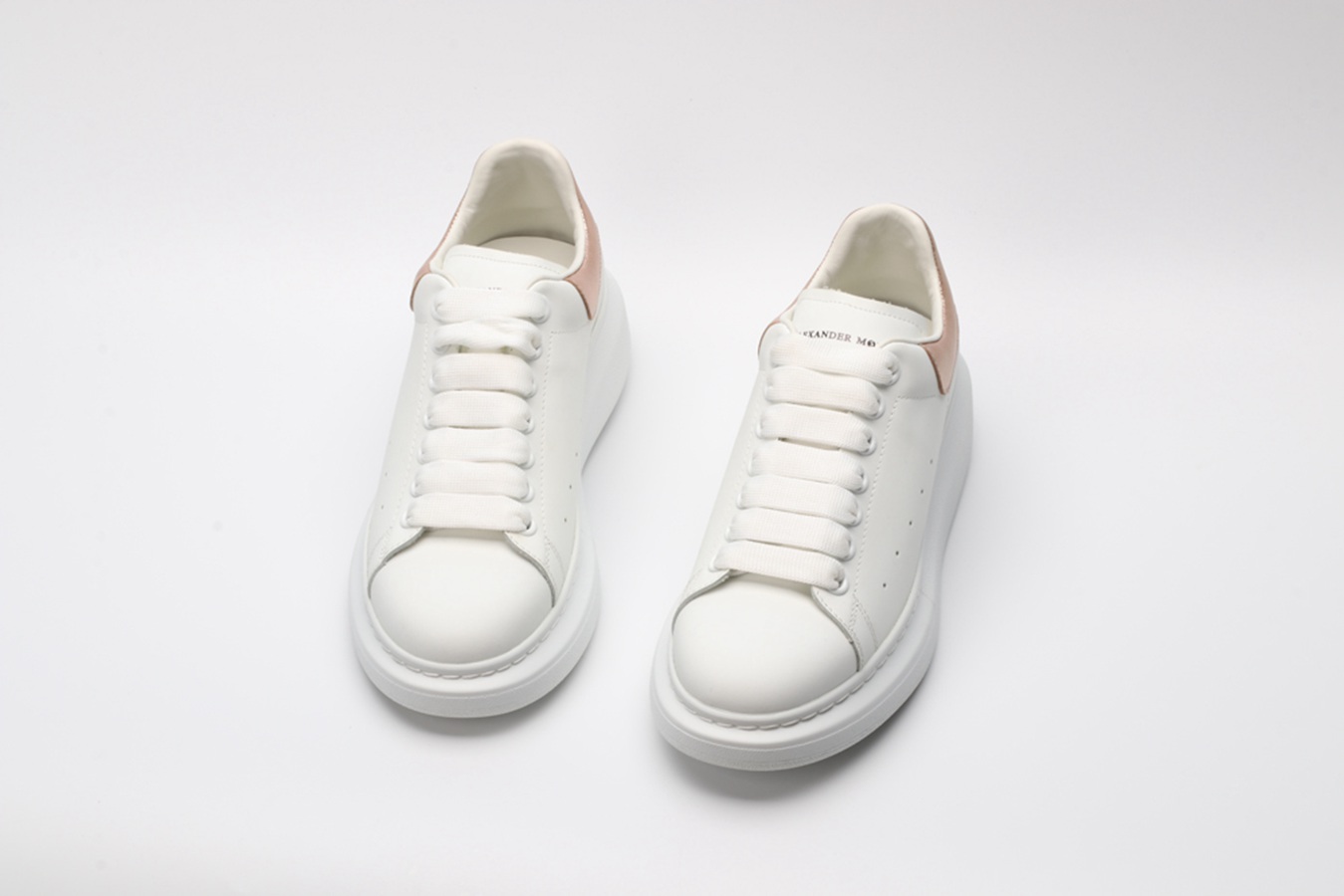 AMQ OVERSIZED SNEAKER with gold heel