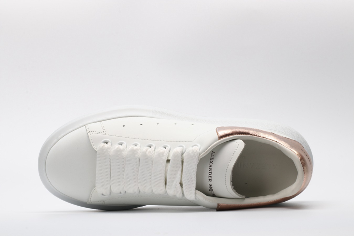 AMQ OVERSIZED SNEAKER with gold heel
