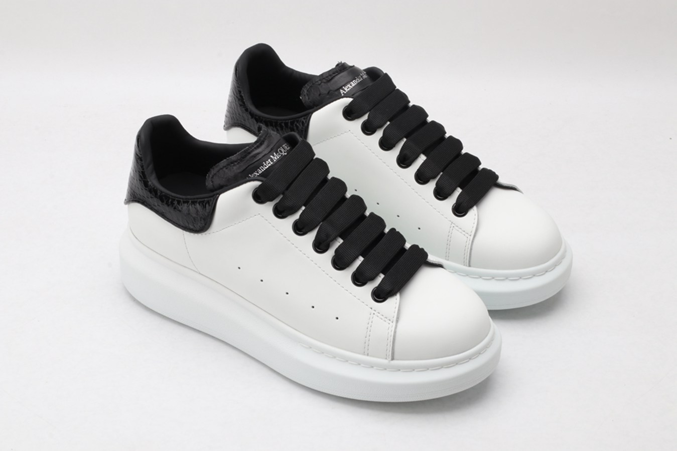 AMQ OVERSIZED SNEAKER with blue stamped python heel