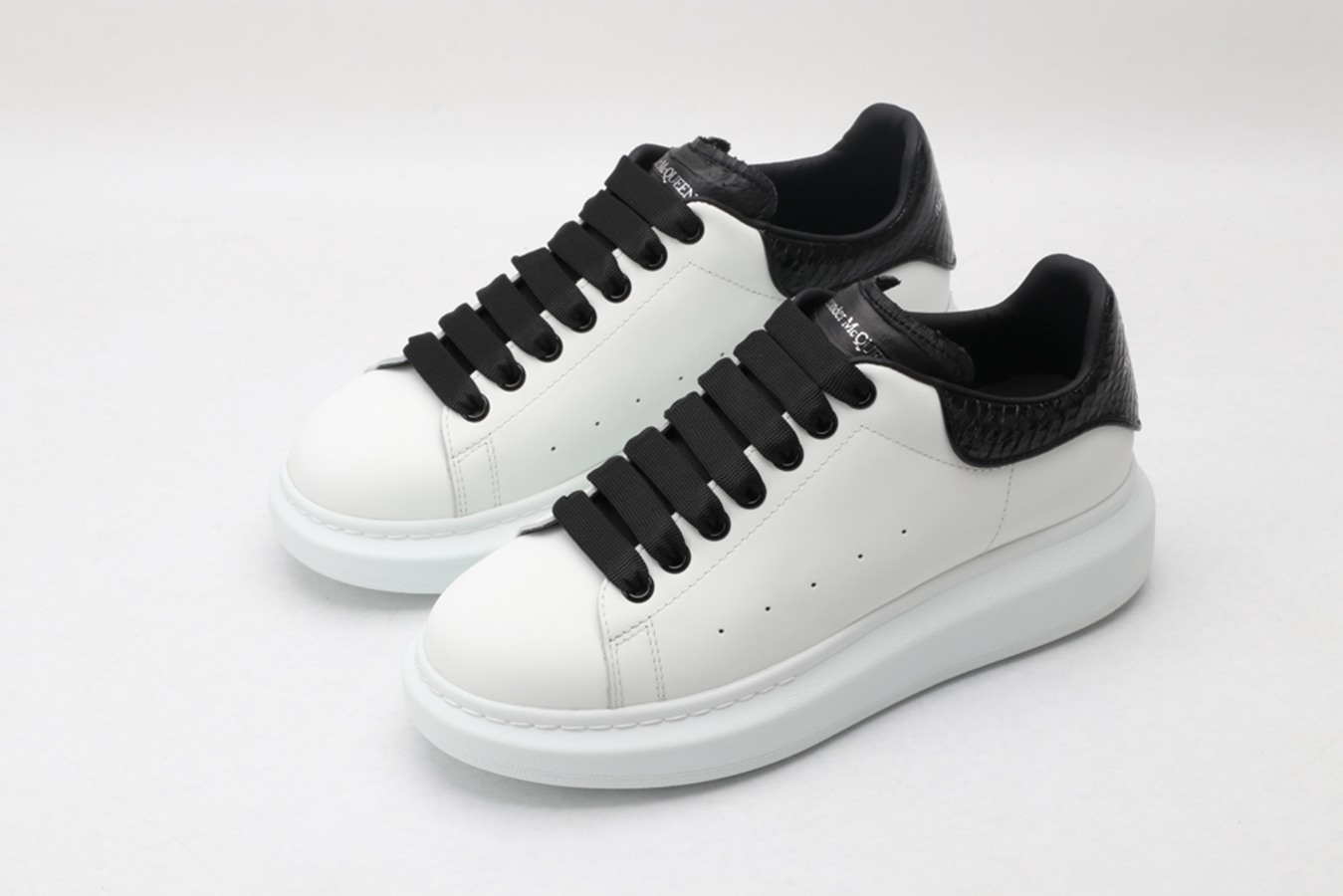 AMQ OVERSIZED SNEAKER with blue stamped python heel