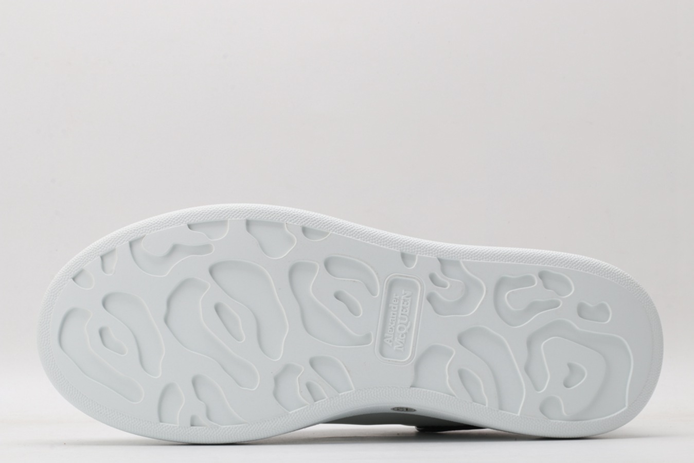 AMQ OVERSIZED SNEAKER with blue stamped python heel