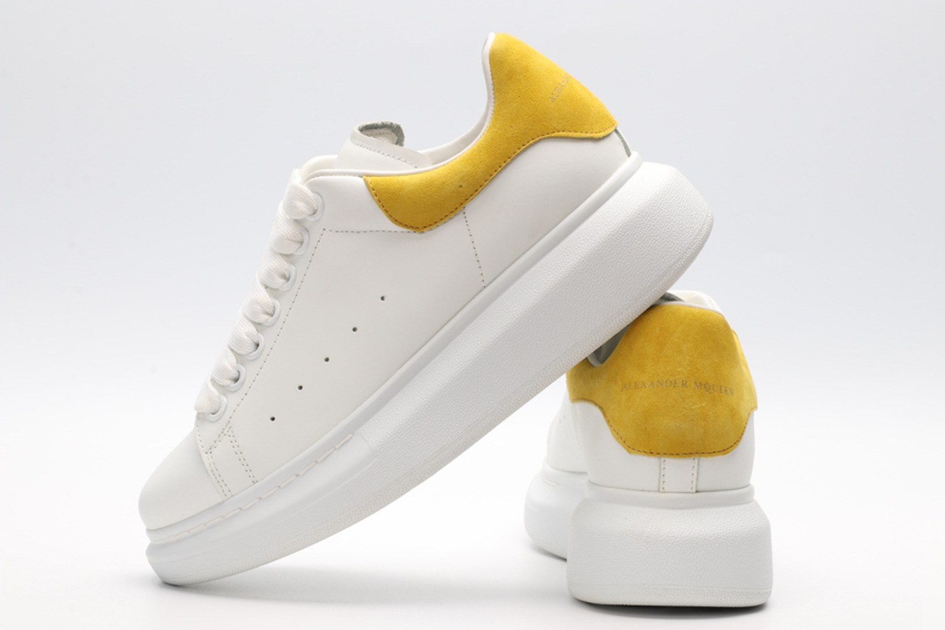 AMQ OVERSIZED SNEAKER Yellow heel