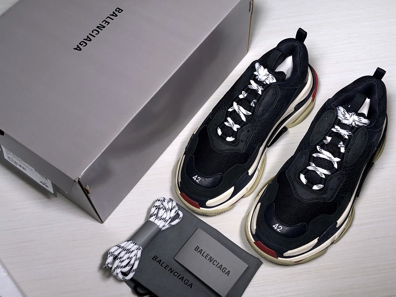 BLG 17FW TRIPLE S TRAINER  BLACK/ RED MENS W05M23972