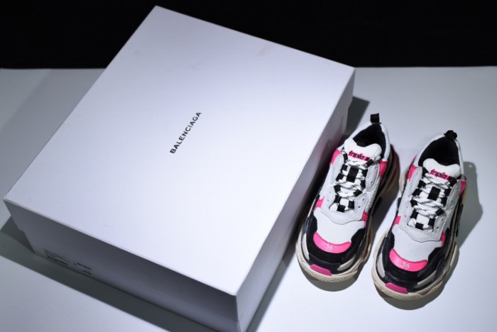 BLG 17Fw Triple S Black Pink Women Sneaker 483523-W06E3-8080
