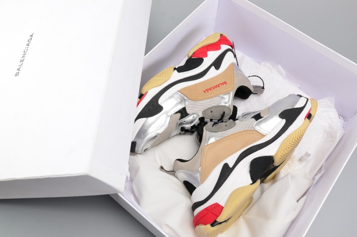 BLG 17FW TRIPLE S 656686-W06G0-1001