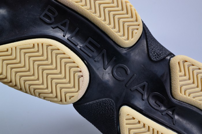BLG 17FW TRIPLE S 656686-W06G0-1001