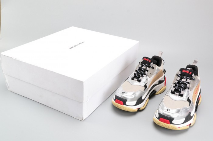 BLG 17FW TRIPLE S 656686-W06G0-1001