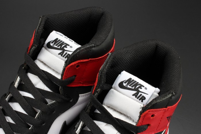 AIR JORDAN 1 High OG "Black Toe" white/ black-varsity red mens 555088-125