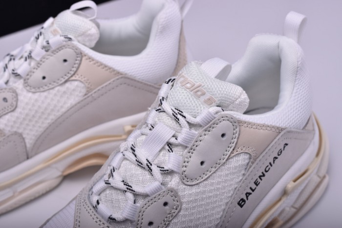BLG 17FW TRIPLE S"CREAM" 490671-W06F1-9000