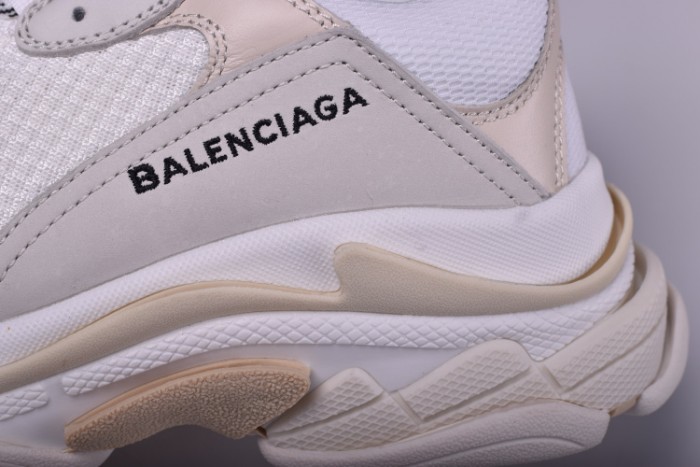 BLG 17FW TRIPLE S"CREAM" 490671-W06F1-9000