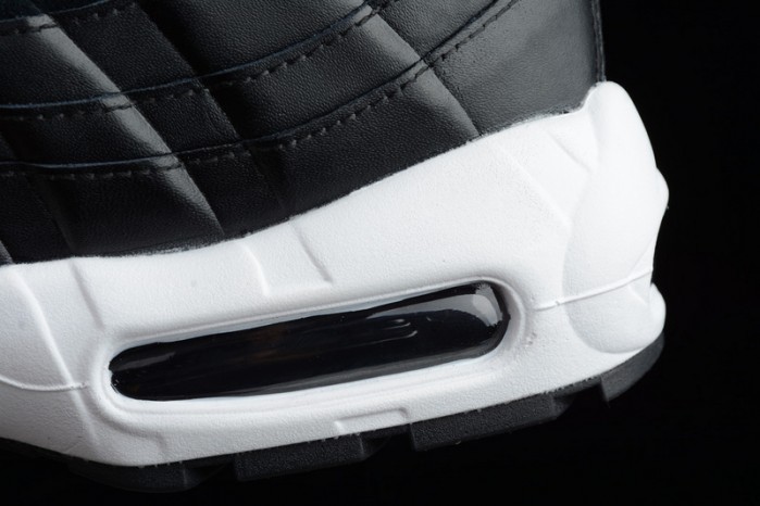 Nike mens Air Max 95 "Rebel Skulls" Black/Chrome-White 538416-008