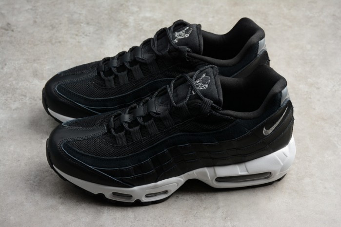 Nike mens Air Max 95 "Rebel Skulls" Black/Chrome-White 538416-008