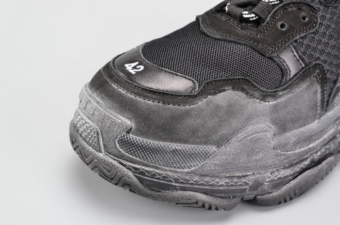 BLG BLACK TRIPLE S TRAINER W06G01001
