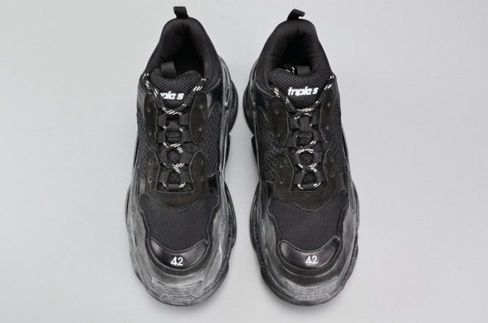 BLG BLACK TRIPLE S TRAINER W06G01001