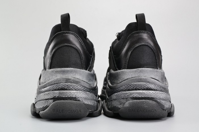 BLG BLACK TRIPLE S TRAINER W06G01001