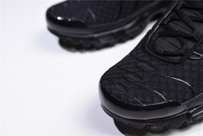 Nike Air Max Plus Black Metallic Silver 852630-015