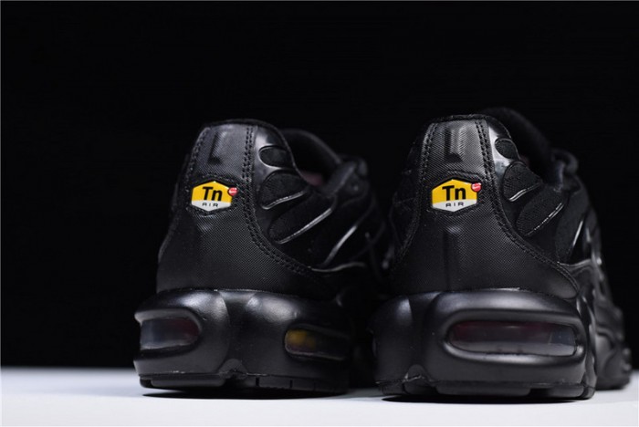 Nike Air Max Plus Black Metallic Silver 852630-015