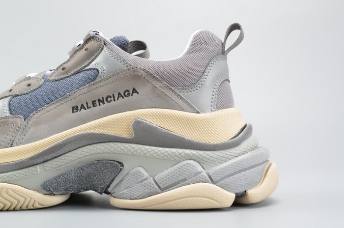 BLG 17FW TRIPLE S WASHED SHOW SNEA GREY  MENS AED2900