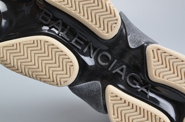 BLG 17FW TRIPLE S WASHED SHOW SNEA GREY  MENS AED2900