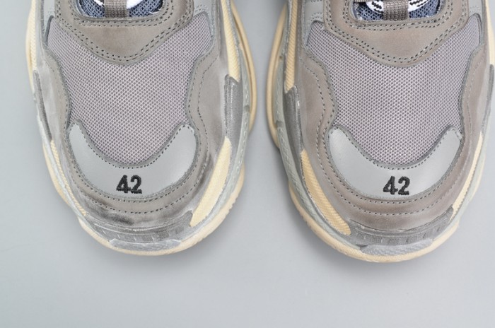 BLG 17FW TRIPLE S WASHED SHOW SNEA GREY  MENS AED2900