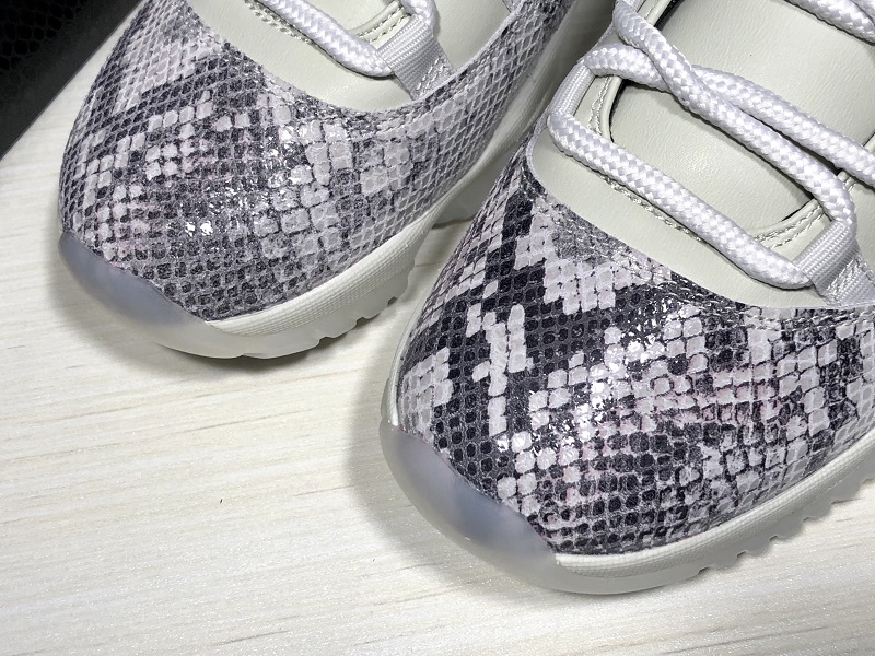JORDAN 11 RETRO LOW SNAKE NAVY (2019) WITHE - CD6846-002